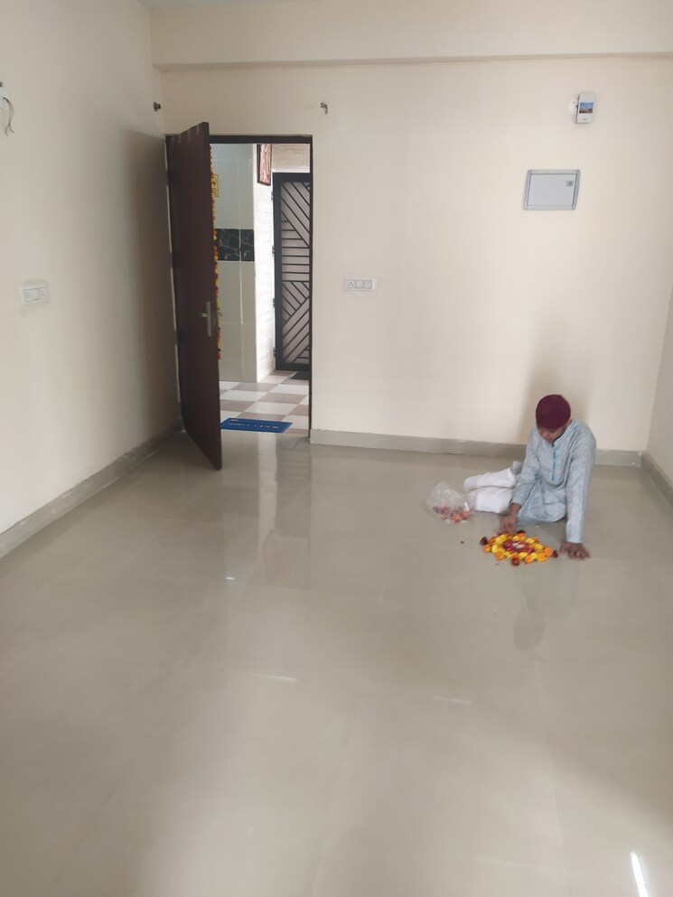 Room, sector 77 3 Bedroom 1500 Sq.Ft. Villa In Sector 77 Faridabad 8774877