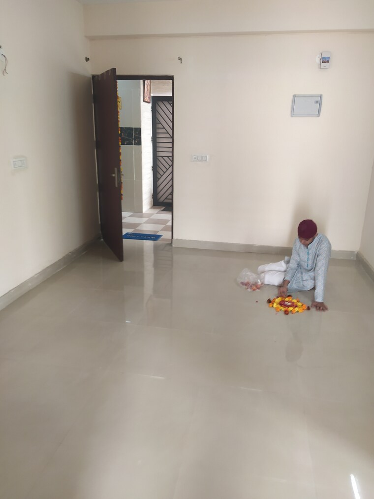 Room, sector 77 3 Bedroom 1500 Sq.Ft. Villa In Sector 77 Faridabad 8774877