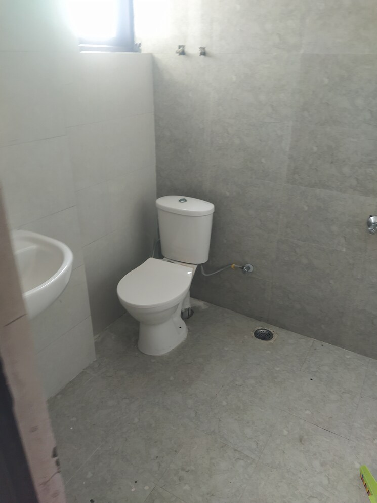 Bathroom, sector 77 3 Bedroom 1500 Sq.Ft. Villa In Sector 77 Faridabad 8774877