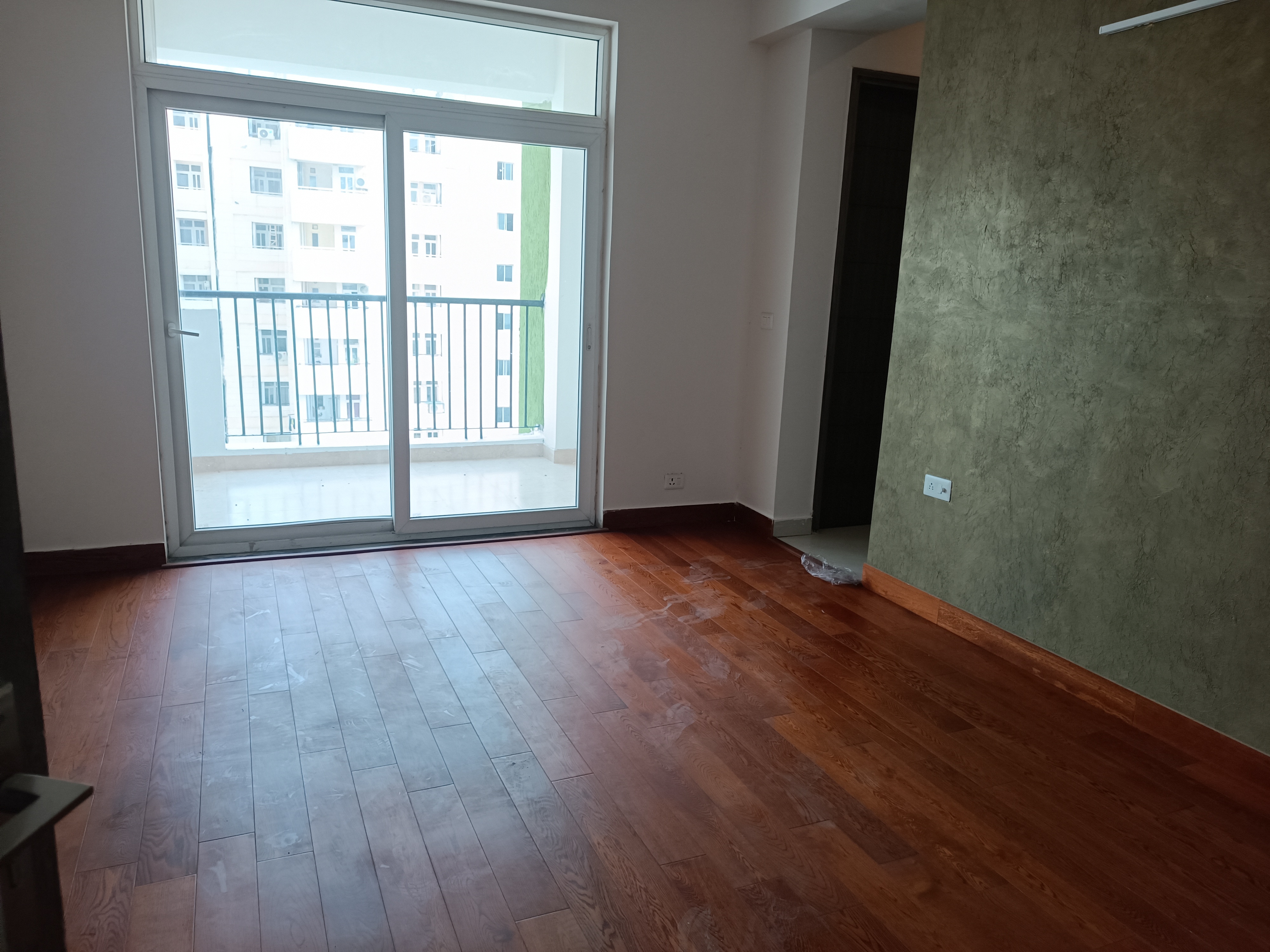 3 BHK + Servant Room Apartment For Rent in 3C Lotus Boulevard