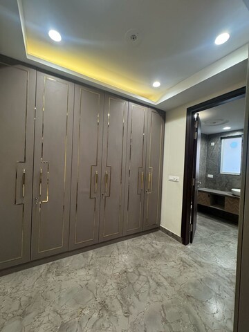Room in 4 BHK Builder Floor at SS Southend Floors, South City 2 – for Sale