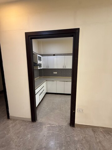 Room in 3.5 BHK Builder Floor at Sushant Lok 2, Sector 57 – for Rent