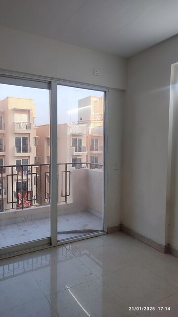 Room in 2 BHK Apartment at Signature Orchard Avenue 2, Sector 93 – for Rent