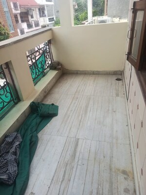 Balcony in 2 BHK Builder Floor at Sector 46 – for Rent