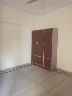 Room in 2 BHK Builder Floor at Sector 46 – for Rent