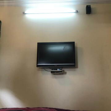 Furnished Amenities in 2 BHK Apartment at Arihant Tower, Parmanand Wadi – for Rent