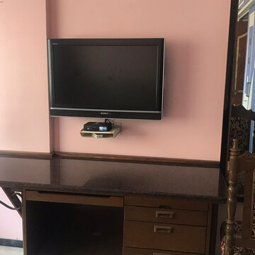 Furnished Amenities in 2 BHK Apartment at Arihant Tower, Parmanand Wadi – for Rent