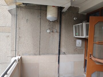 Furnished Amenities in 3 BHK Apartment at Sector 21c – for Rent