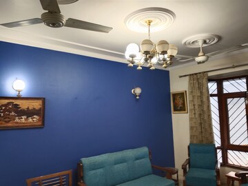 Furnished Amenities in 3 BHK Apartment at Sector 21c – for Rent