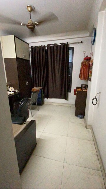 Master Bedroom in 2 BHK Builder Floor at Laxmi Nagar – for Rent