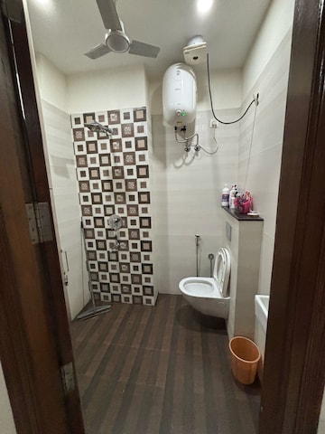 Attached Bathroom in 2 BHK Builder Floor at Aerocity – for Rent
