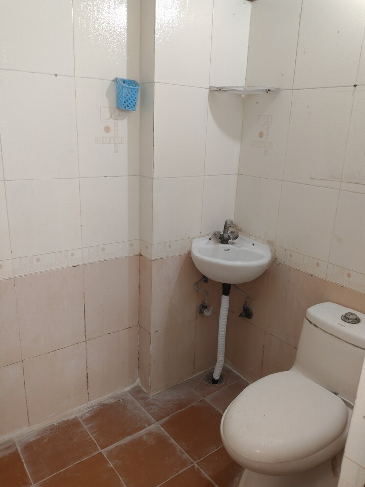 Bathroom, sector 46 2 Bedroom 950 Sq.Ft. Apartment In Sector 46 Faridabad 8775032