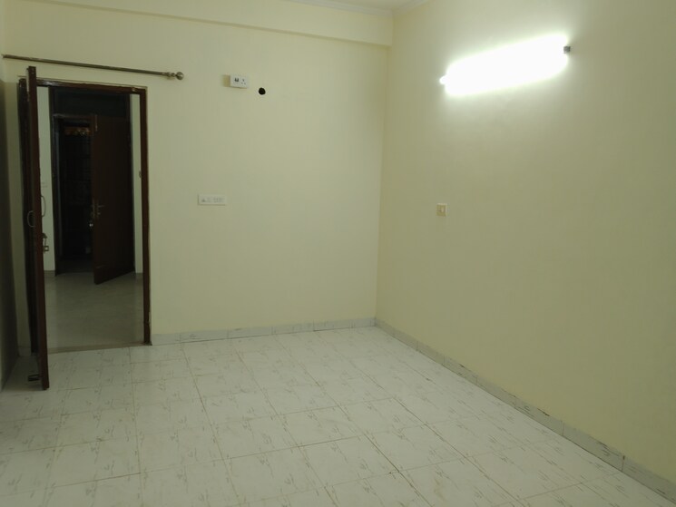 Room, sector 46 2 Bedroom 950 Sq.Ft. Apartment In Sector 46 Faridabad 8775032