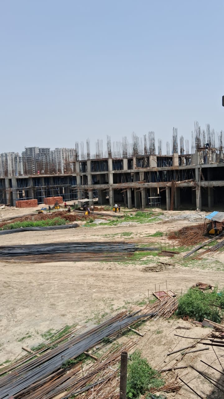 3.5 BHK Apartment For Sale in Uninav Residena