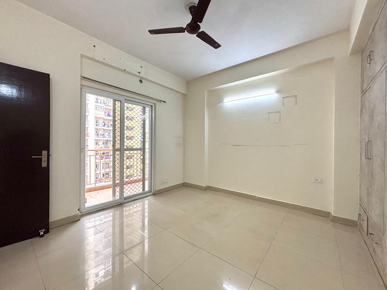 3 BHK + Servant Room Apartment For Sale in Nimbus The Hyde park