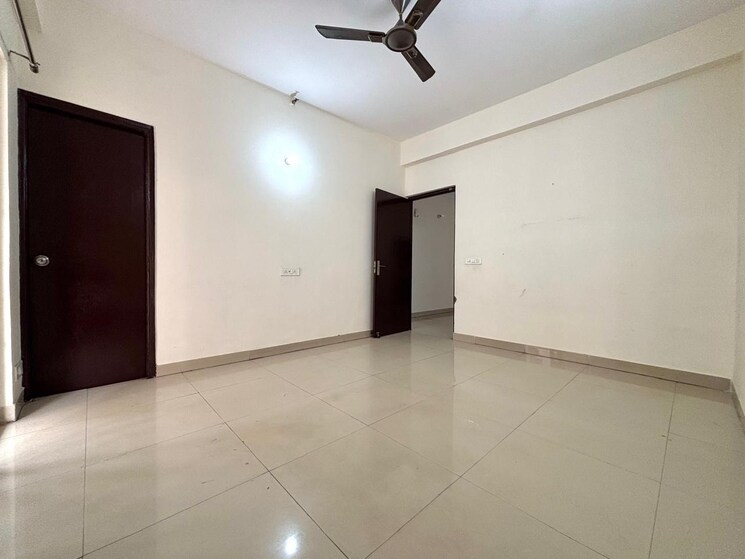 Room, nimbus-the-hyde-park 3 Bedroom 1835 Sq.Ft. Apartment In Sector 78 Noida 8775083