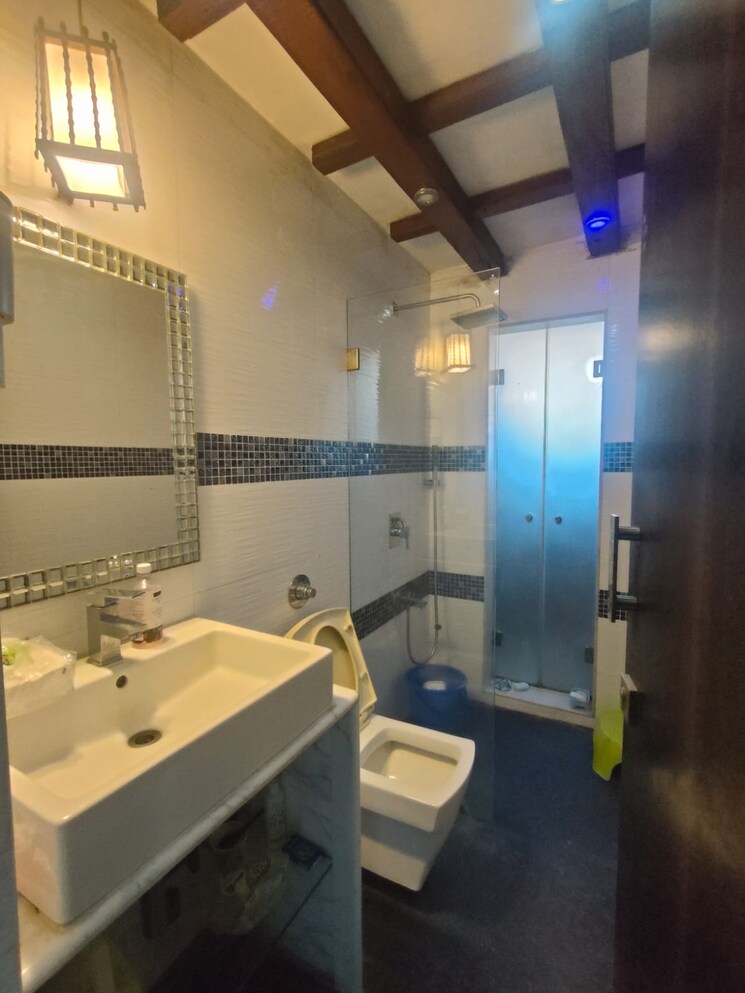 Master Bedroom, hiranandani-gardens-lake-castle 2 Bedroom 1150 Sq.Ft. Apartment In Powai Mumbai 8775096