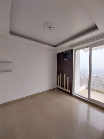 Room in 3 BHK Apartment at ACE Platinum, Zeta I Greater Noida – for Rent