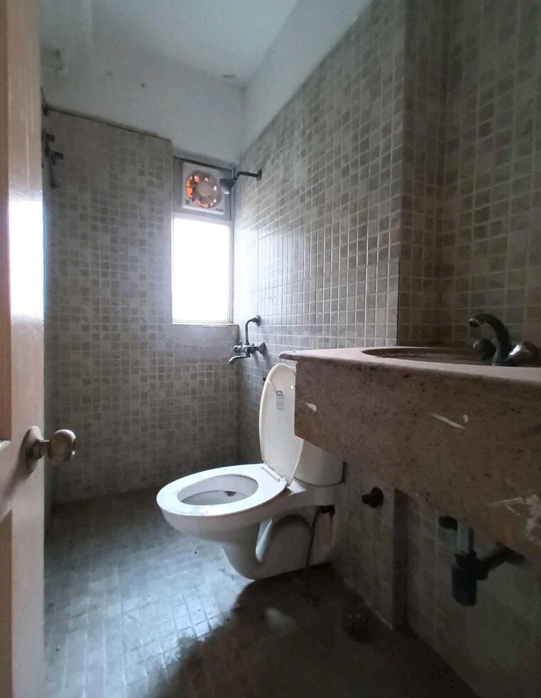 Bathroom, paras-tierea 2 Bedroom 1070 Sq.Ft. Apartment In Sector 137 Noida 8775128