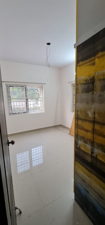Room in 3 BHK Apartment at Aakriti Honey Dew, Tellapur – for Rent