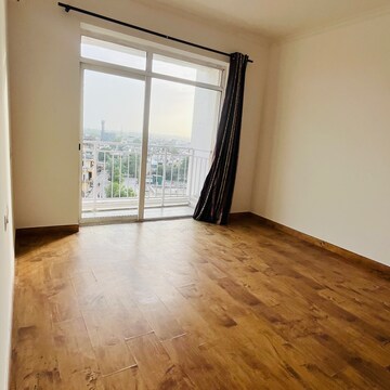 Room in 3 BHK Apartment at Jaypee Greens Pavilion Court, Sector 128 – for Rent