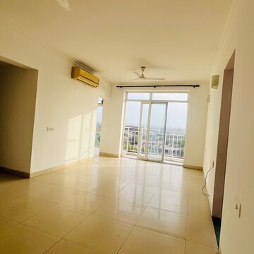 Room in 3 BHK Apartment at Jaypee Greens Pavilion Court, Sector 128 – for Rent
