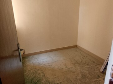 Room in 2 BHK Apartment at Amrapali Terrace Homes, Tech Zone 4 Greater Noida – for Rent