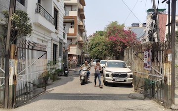 Plot For Sale in RWA Apartments Sector 52, Sector 52