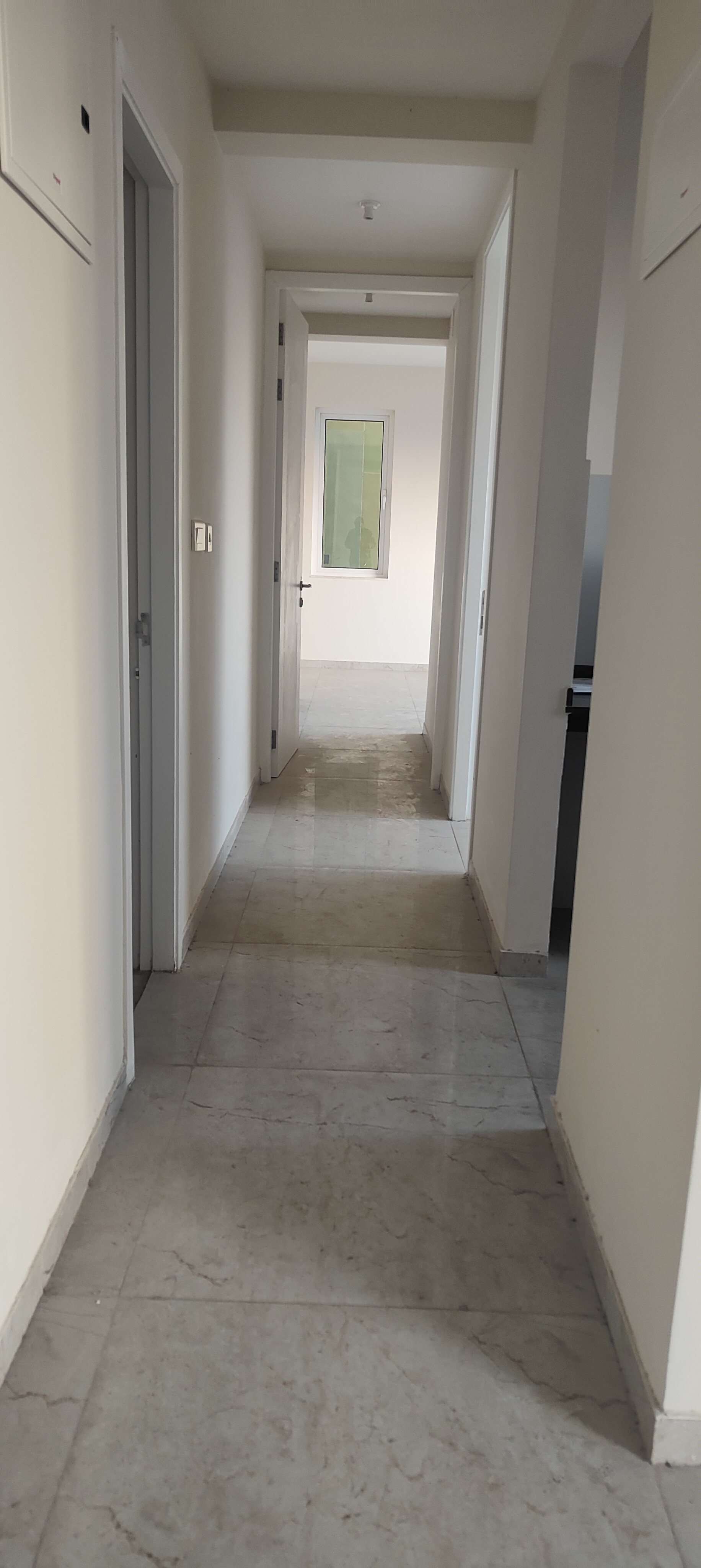 2 BHK Apartment For Rent in Hiranandani Meadows