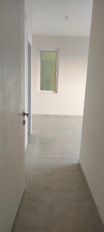 Room in 2 BHK Apartment at Hiranandani Meadows, Manpada – for Rent