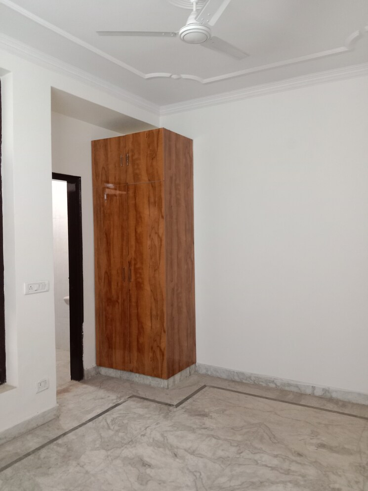 Room, green fields colony 3 Bedroom 1200 Sq.Ft. Builder Floor In Green Fields Colony Faridabad 8775214