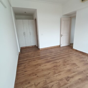 Room in 3 BHK Apartment at Jaypee Green Pavillion Heights, Sector 128 – for Rent