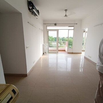 Room in 3 BHK Apartment at Jaypee Green Pavillion Heights, Sector 128 – for Rent