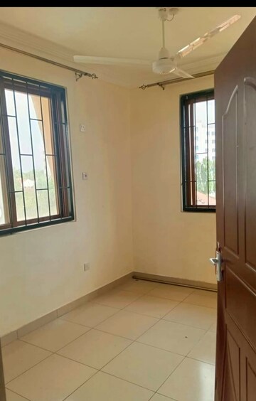 Room in 2 BHK Apartment at Mulund West – for Rent