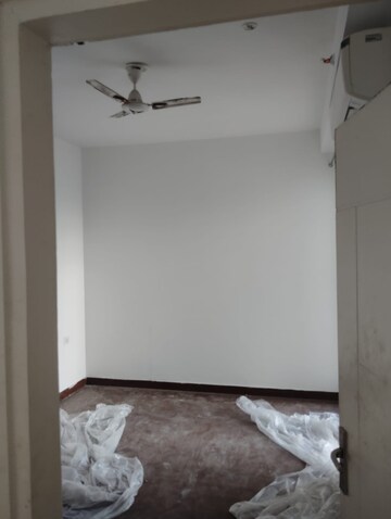 Room in 3 BHK Apartment at Mapsko Mount Ville, Sector 79 – for Rent