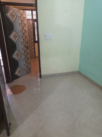 Room in 2 BHK Builder Floor at Mayur Vihar Phase 1 – for Rent