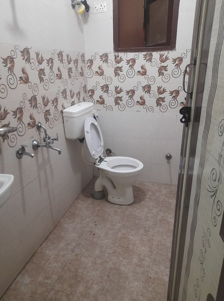 Bathroom, mayur vihar phase 1 2 Bedroom 475 Sq.Ft. Builder Floor In Mayur Vihar Phase 1 Delhi 8775269