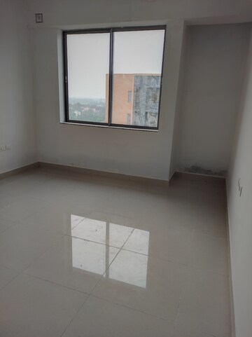 Room in 3 BHK Apartment at Godrej Seven, Joka – for Rent