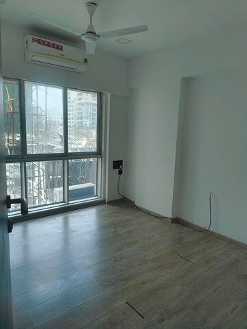 Room in 2 BHK Apartment at Rite Skyluxe, Chembur – for Rent