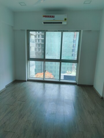 Room in 2 BHK Apartment at Rite Skyluxe, Chembur – for Rent