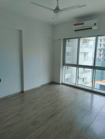Room in 2 BHK Apartment at Rite Skyluxe, Chembur – for Rent