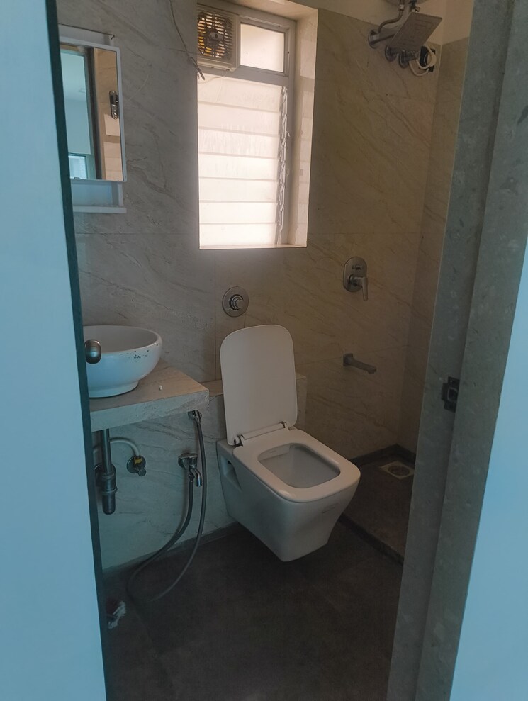 Bathroom, poddar-spraha-diamond 2 Bedroom 623 Sq.Ft. Apartment In Chembur Mumbai 8775304