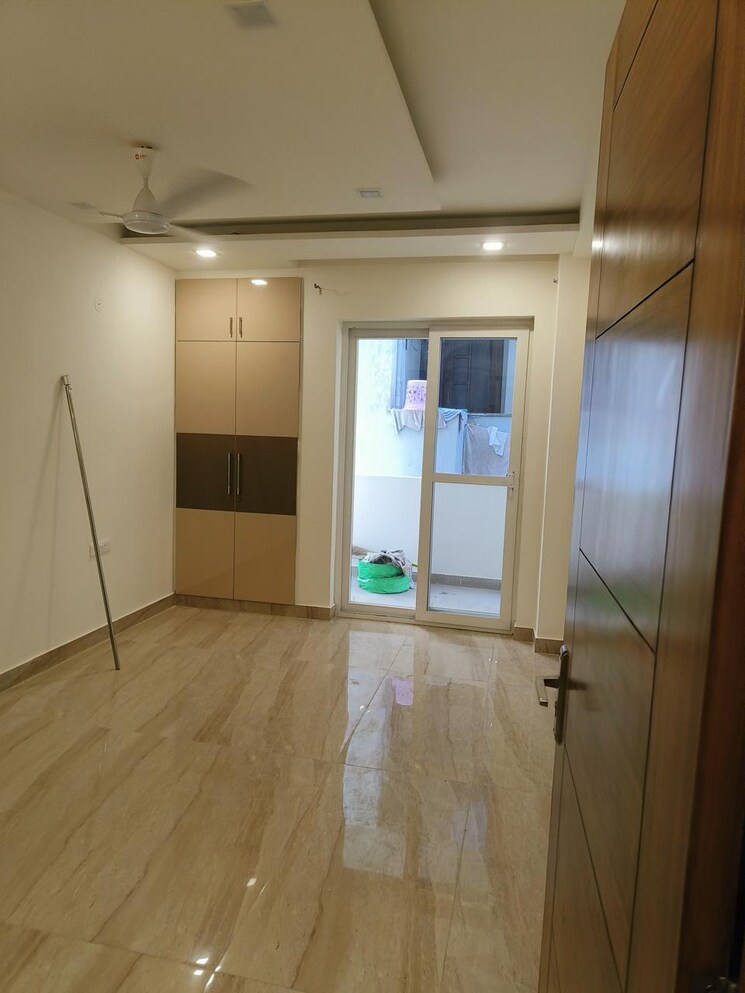 Room, parklands 3 Bedroom 250 Sq.Yd. Builder Floor In Sector 85 Faridabad 8775346