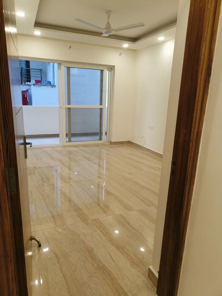 Room, parklands 3 Bedroom 250 Sq.Yd. Builder Floor In Sector 85 Faridabad 8775346