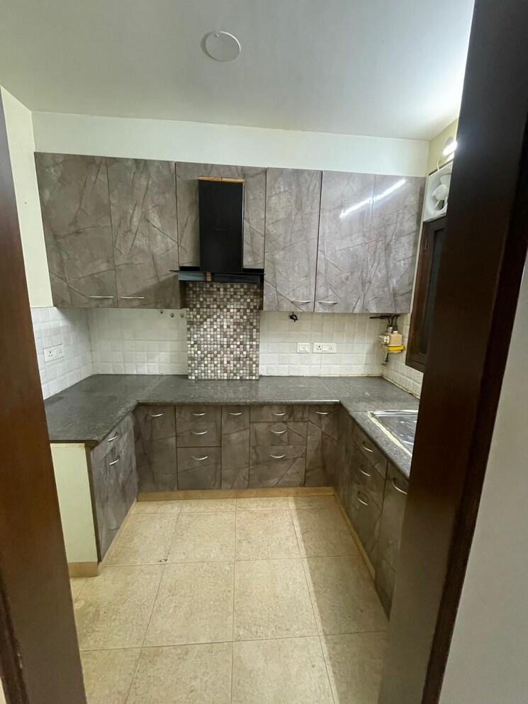Kitchen, chittaranjan park 3 Bedroom 1000 Sq.Ft. Builder Floor In Chittaranjan Park Delhi 8775334