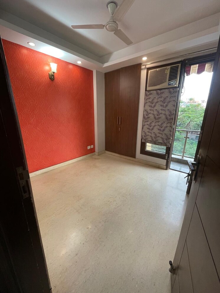 Room, chittaranjan park 3 Bedroom 1000 Sq.Ft. Builder Floor In Chittaranjan Park Delhi 8775334