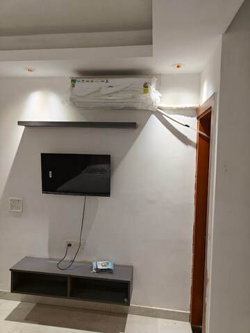 Furnished Amenities in 1 RK Builder Floor at Ansal Sushant Lok I, Sector 43 – for Rent