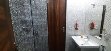 Bathroom in 4 BHK Builder Floor at Sector 43 – for Rent
