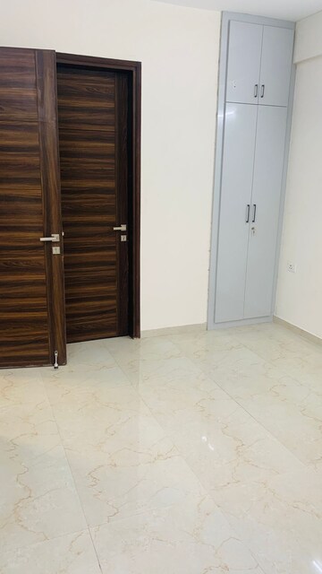 Room in 3 BHK Apartment at Smart World Gems, Sector 89 – for Rent