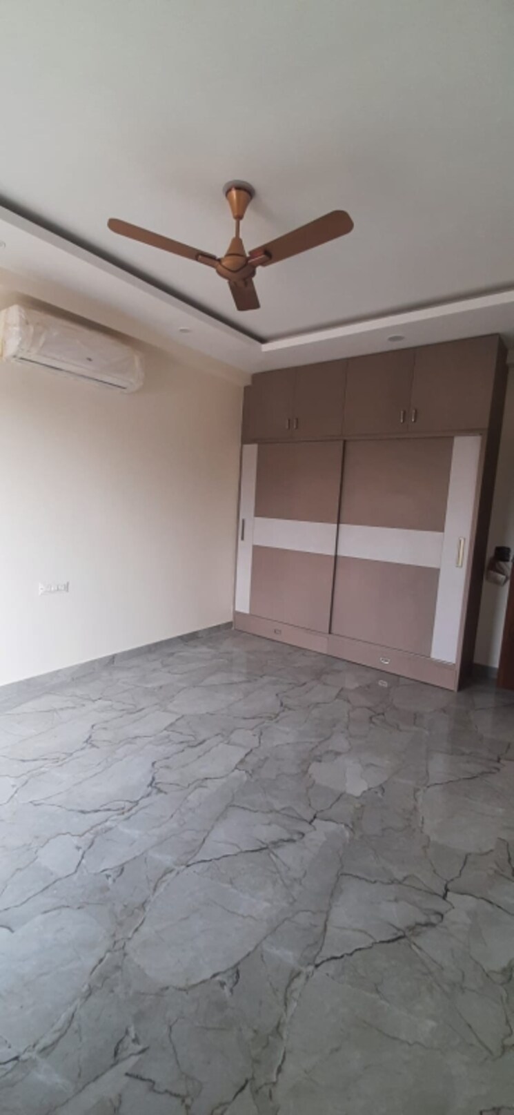 Room, sector 43 4 Bedroom 300 Sq.Yd. Builder Floor In Sector 43 Gurgaon 8775388